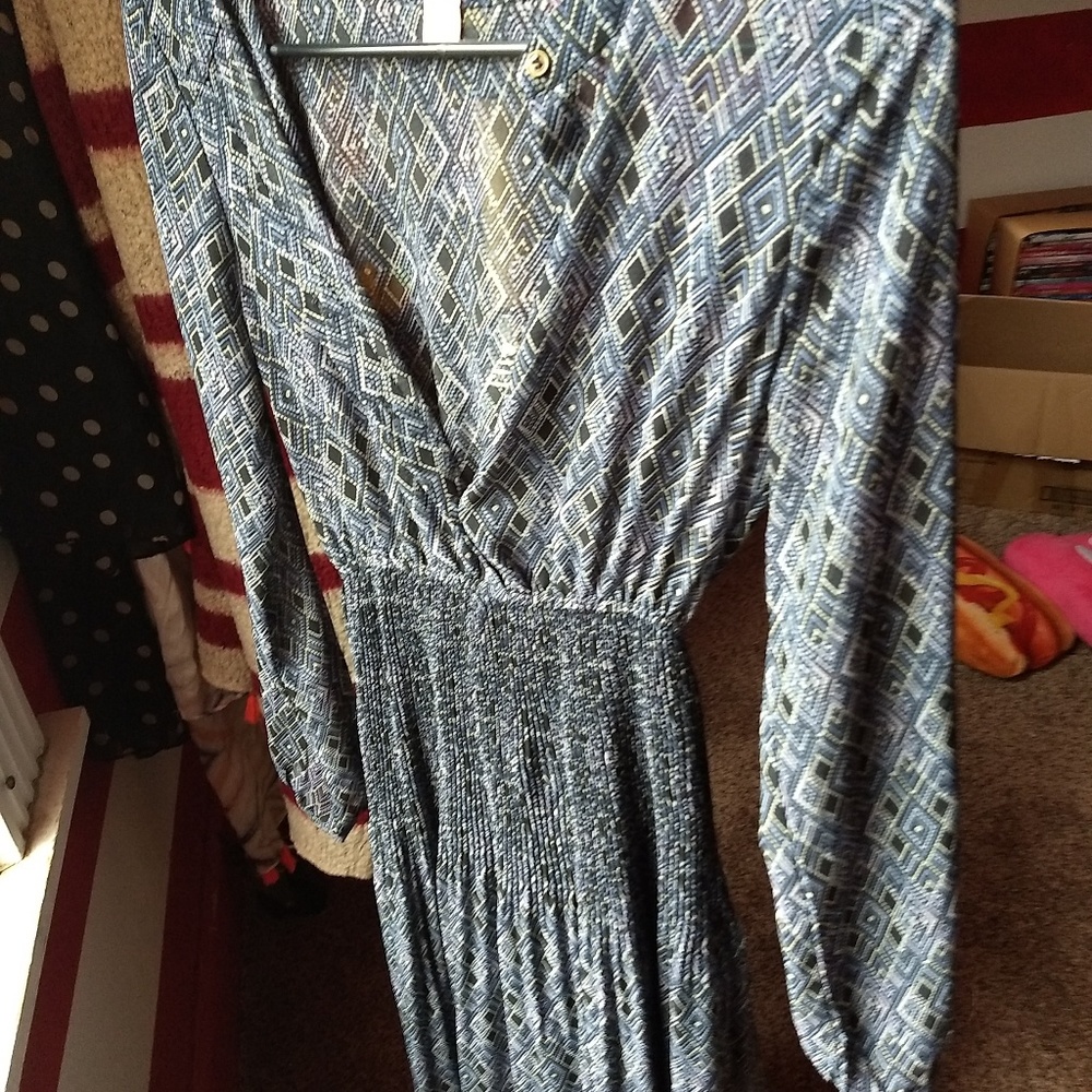 Dress - Picture 3 of 4